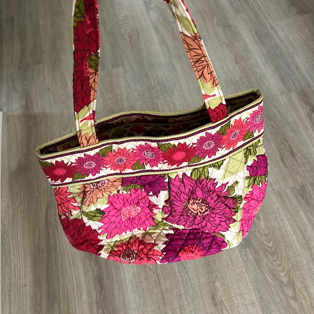Vera Bradley Bag ~HELLO DAHLIA~ RETIRED PATTERN. - Picture 6 of 11